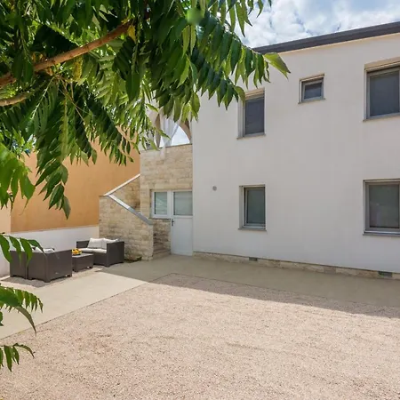 Ivanusevic Apartment Vir